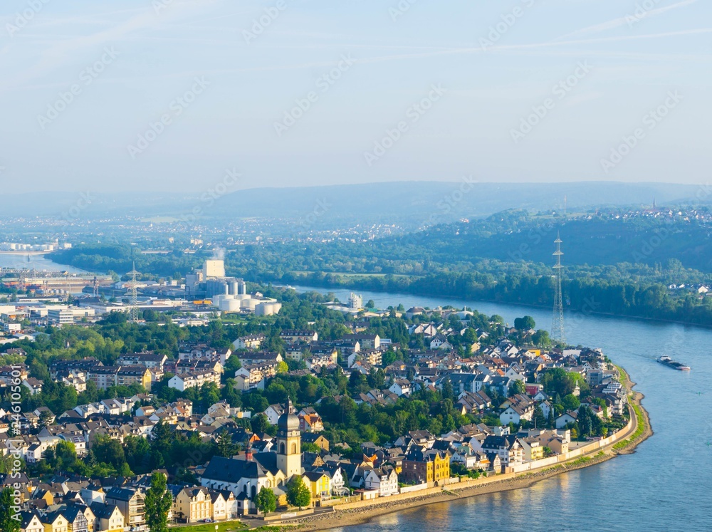 Rheinufer Koblenz Frachter Frachtschiff von oben Rheinufer Koblenz Frachter Frachtschiff von oben