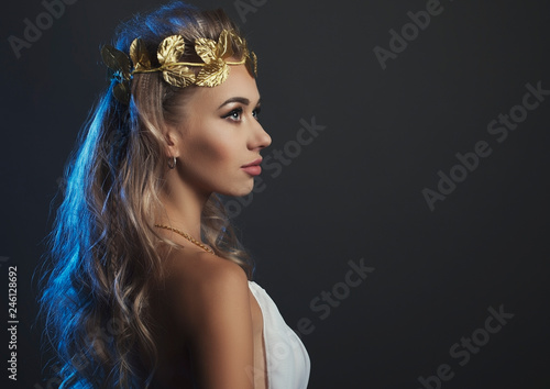 Tableau sur toile portrait goddess young woman on dark studio shot