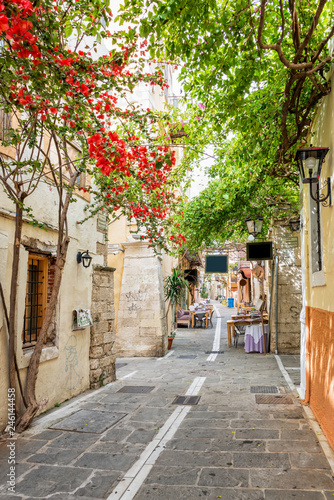 Fototapeta Naklejka Na Ścianę i Meble -  Pedestrian street in the old town of Rethymno in Crete, Greece