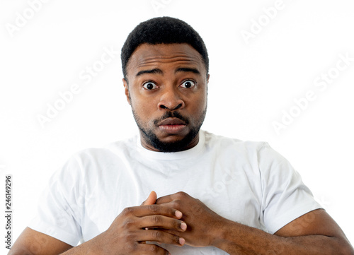 Foto Close up portrait of concern scared shocked adult man with a terrified facial ex