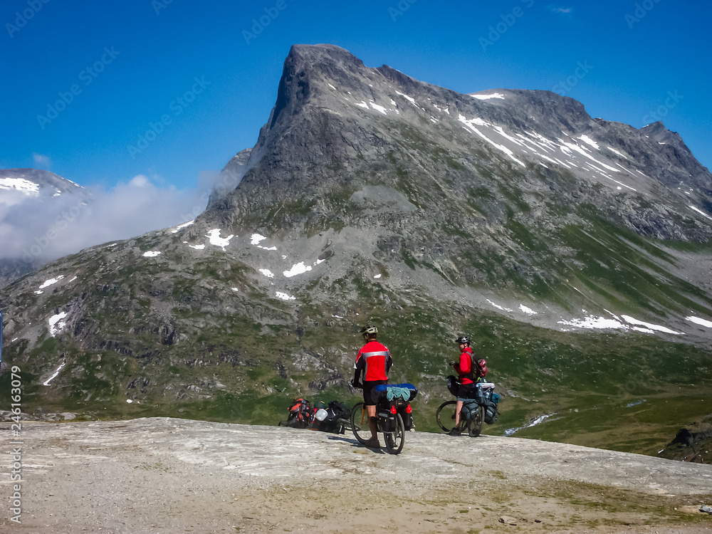 Obraz premium Beautiful Norwegian nature, mountains