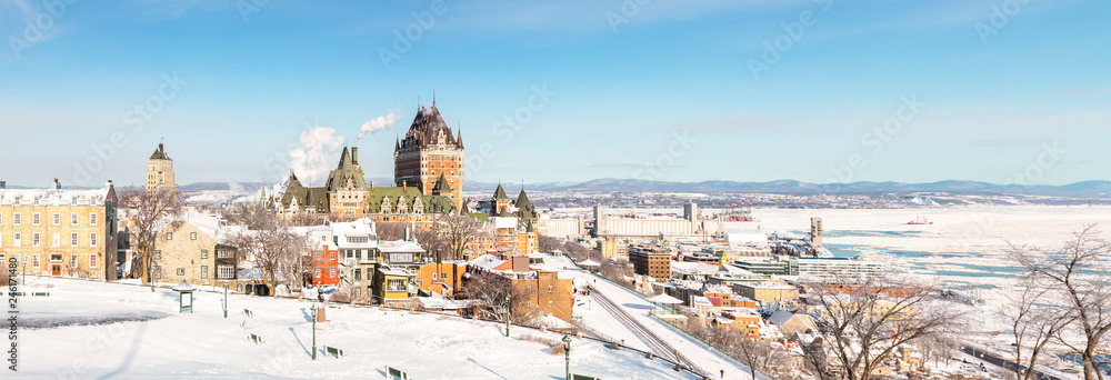 Obraz premium piękny zabytkowy Chateau Frontenac w Quebec City