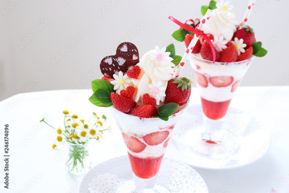 いちごパフェ バレンタインデー Stock 写真 Adobe Stock