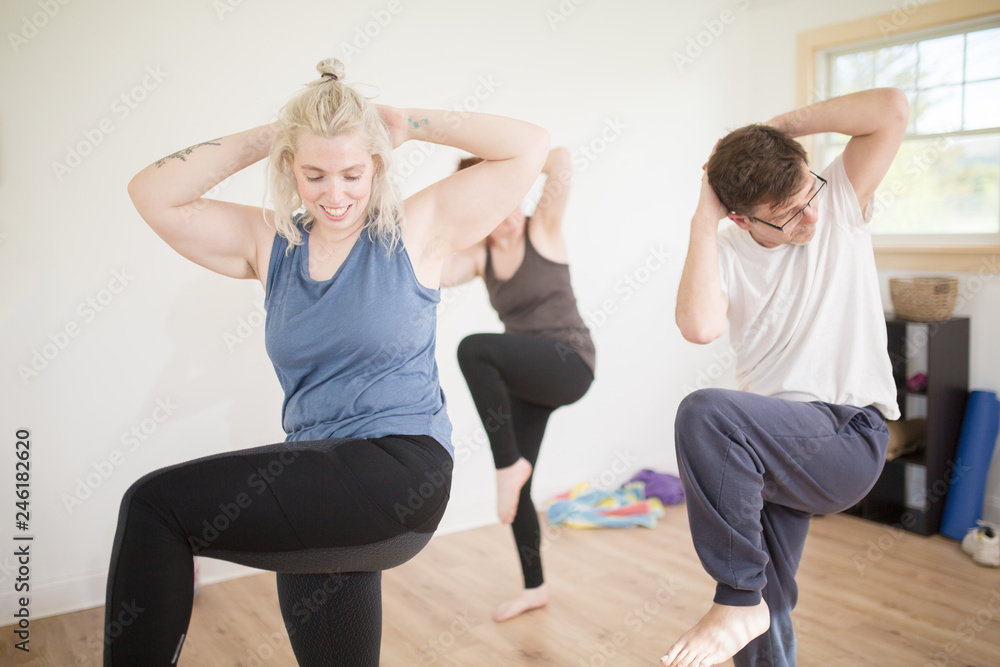 Obraz premium Co-ed Exercise Class