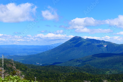 十和田八幡平国立公園。八幡平頂上より岩手山を望む。岩手 日本。６月下旬。