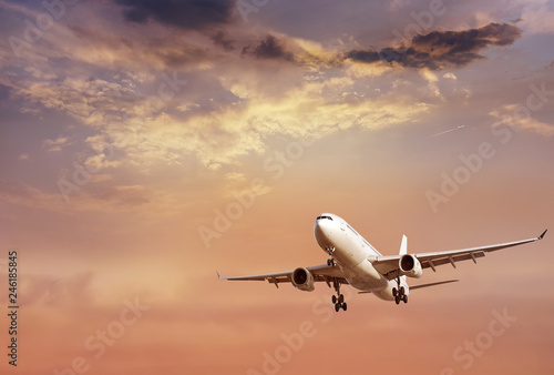  Jet aircraft in flight