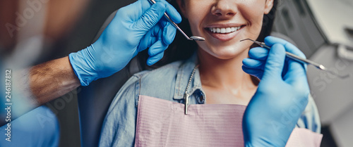 Tablou canvas Woman in dental clinic