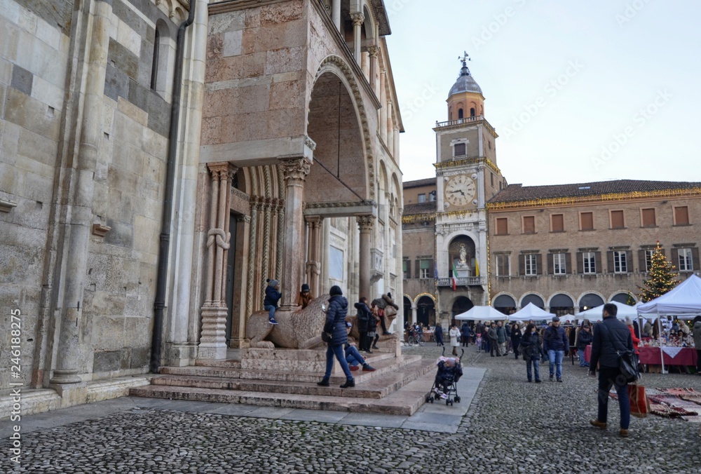 Obraz premium Modena, Emilia Romagna, Italy. December 2018. Piazza Maggiore