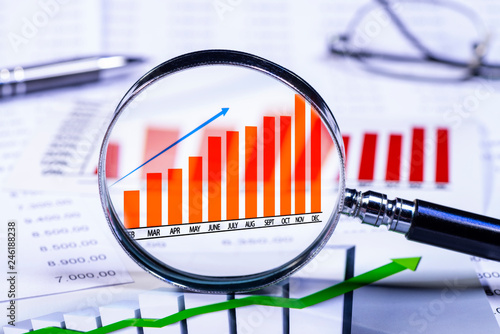 Obraz na plátně Finanzen und Wirtschaft im Fokus