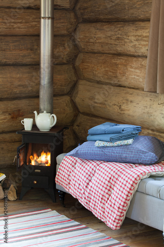 coussins,  plais et linge de lit pour déco chalet cabane