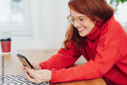 Fotografi Young redhead woman with a happy grin