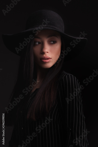Beautiful woman in retro hat © Aleksandr Doodko