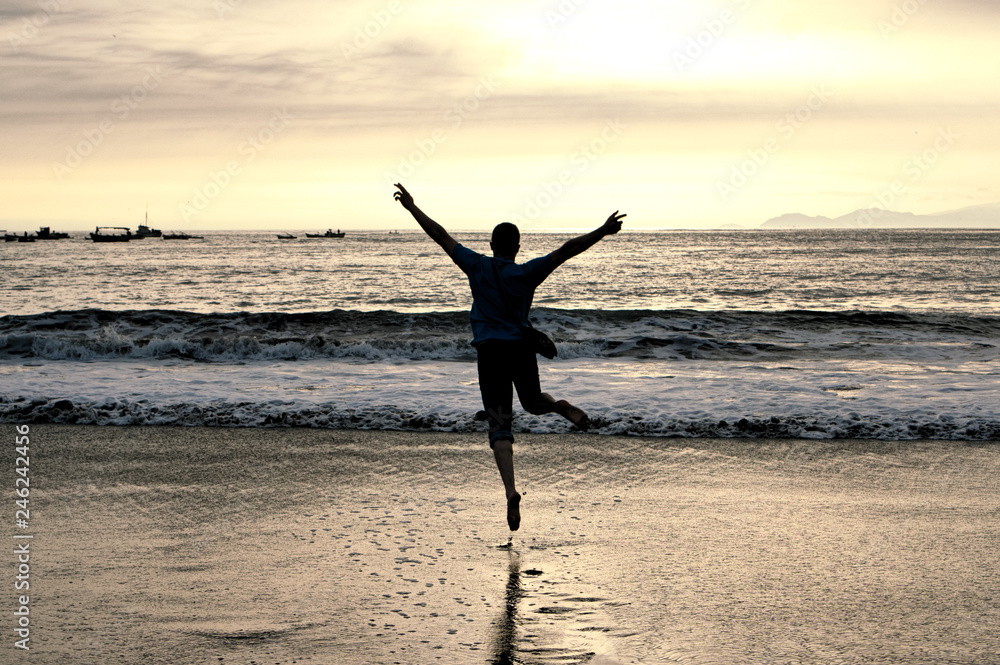 Fototapeta premium Performing silhouette figures during sunset on the beach of Lima, Peru