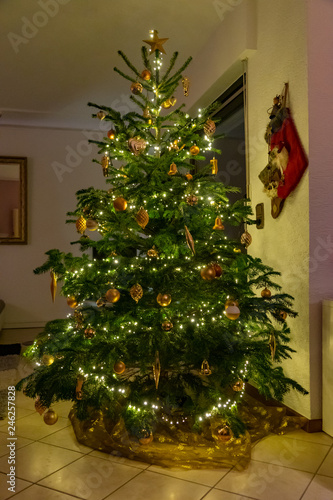 Geschm  ckter Weihnachtsbaum   Christbaum