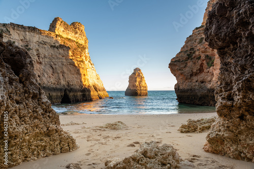 Fototapeta Naklejka Na Ścianę i Meble -  Jurassic Algarve in Portugal