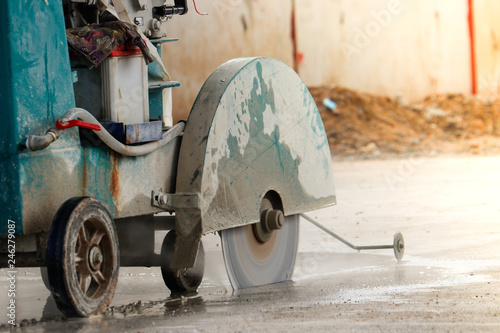 Cutting concrete slabs,Concrete slitting machine,Concrete road cutting
