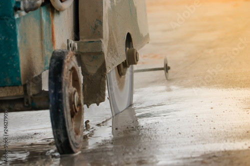 Cutting concrete slabs,Concrete slitting machine,Concrete road cutting