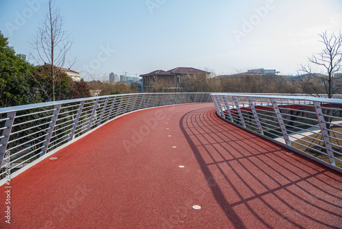 Rubber track under modern steel bridge © 敏 顾