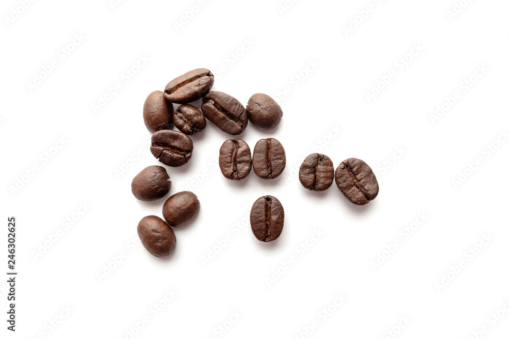 Naklejka premium Coffee beans isolated on white background. Close-up.