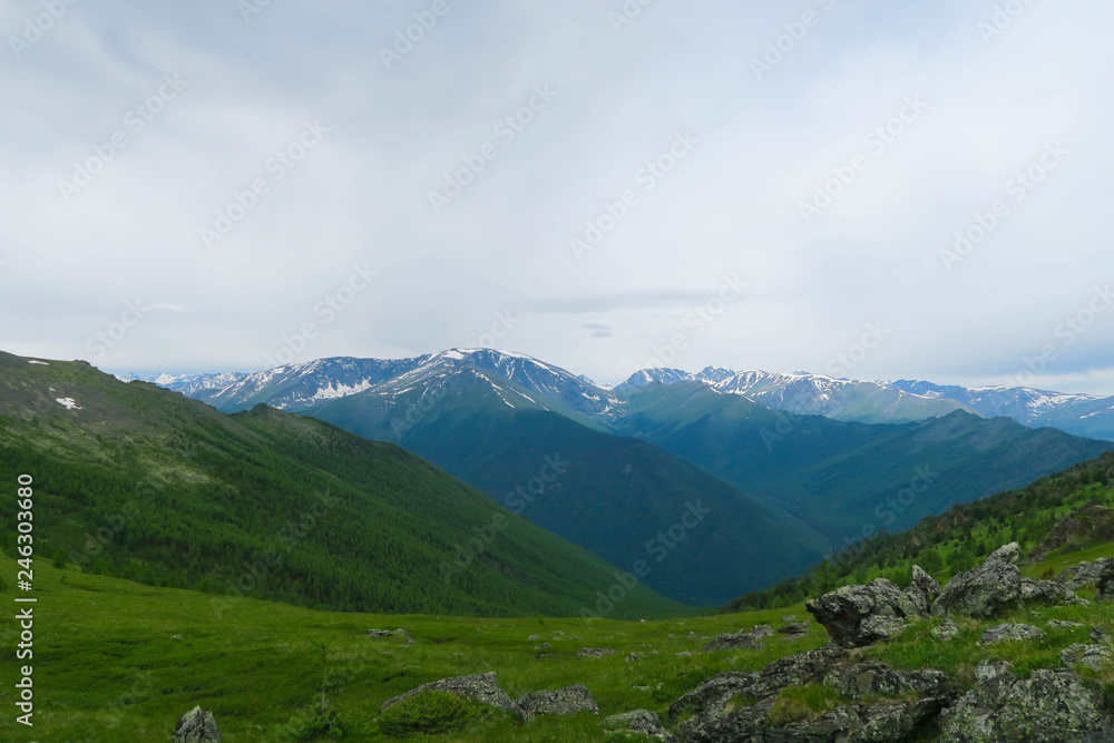 Fototapeta premium Mountain range scenic view. Altai Mountains, Russia