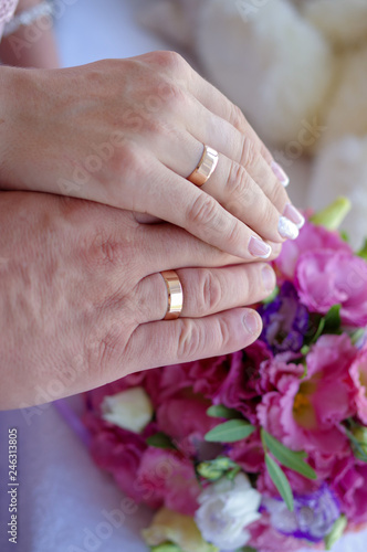 Hands of the bride and groom with wedding rings. Wedding Attributes © Євген Малюга