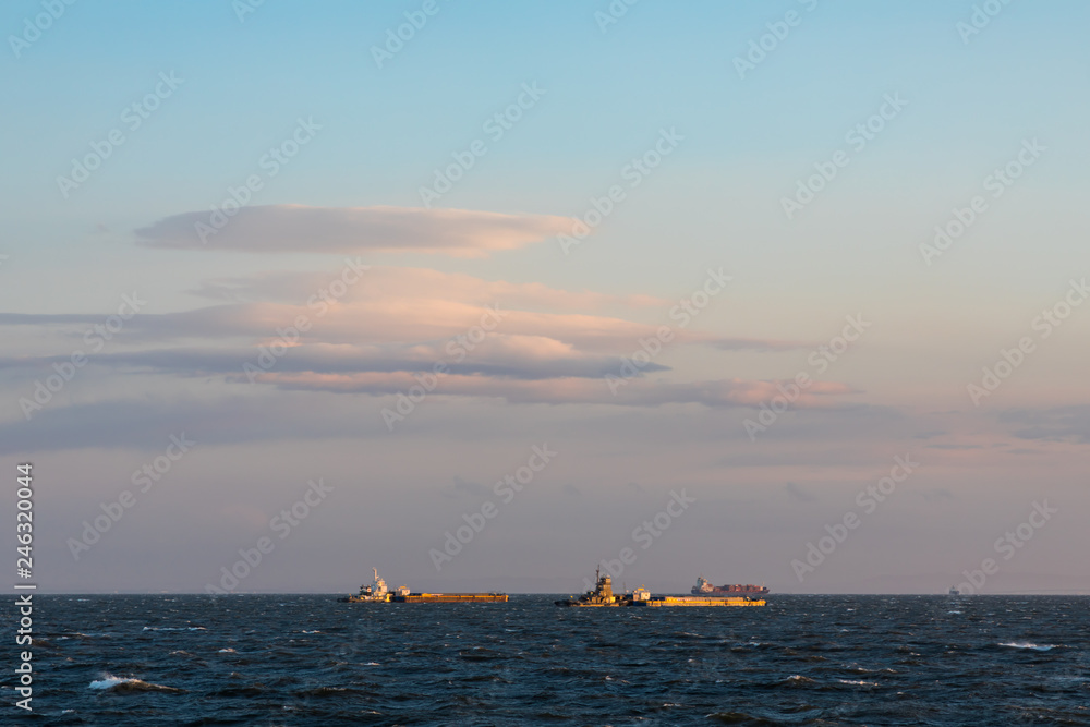 Obraz premium (東京都ｰ湾岸風景)東京湾の夕暮れ時