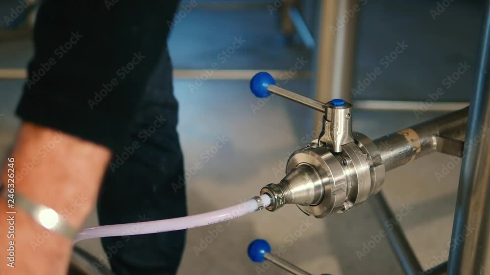 The brewer closes the beer supply valve in the tank The brewer closes the beer supply valve in the tank