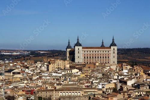 El Alcázar de Toledo en España. © AngelLuis