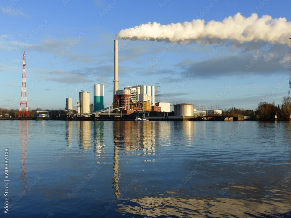 Energie Kraftwerk an der Weser