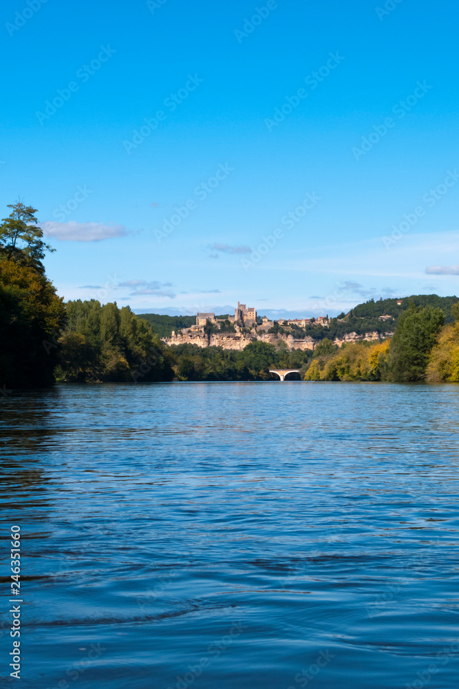 Obraz premium A trip on the Dordogne River near Beynac-et-Cazenac, Dordogne, France