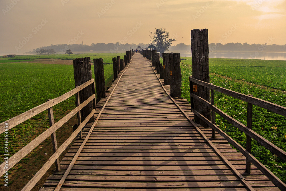 Obraz premium U bein bridge at Amarapura city, Mandalay, Myanmar.