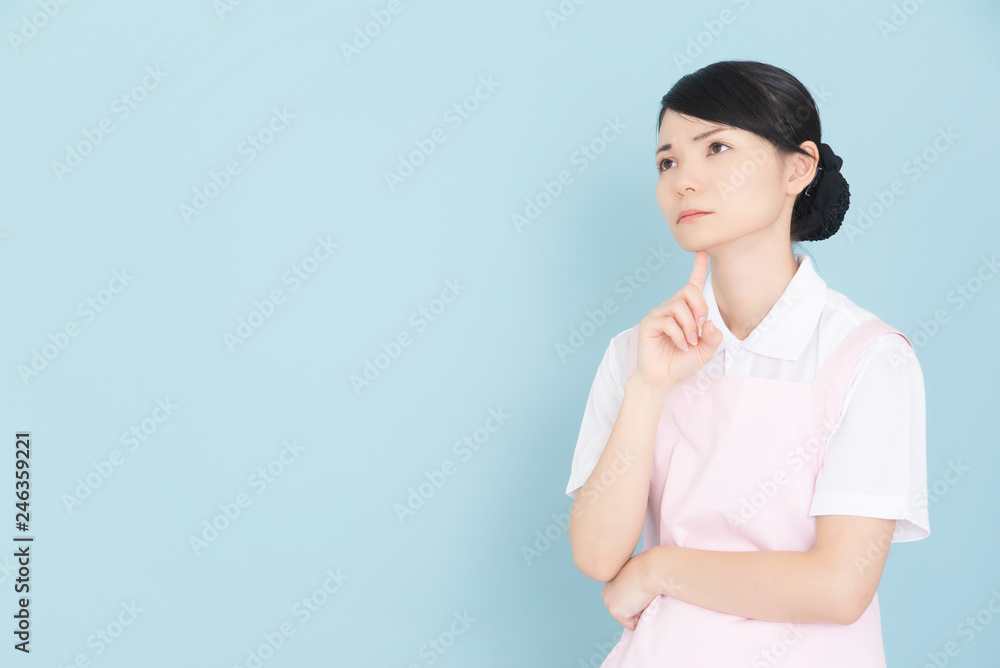 エプロンの女性 エプロンの女性