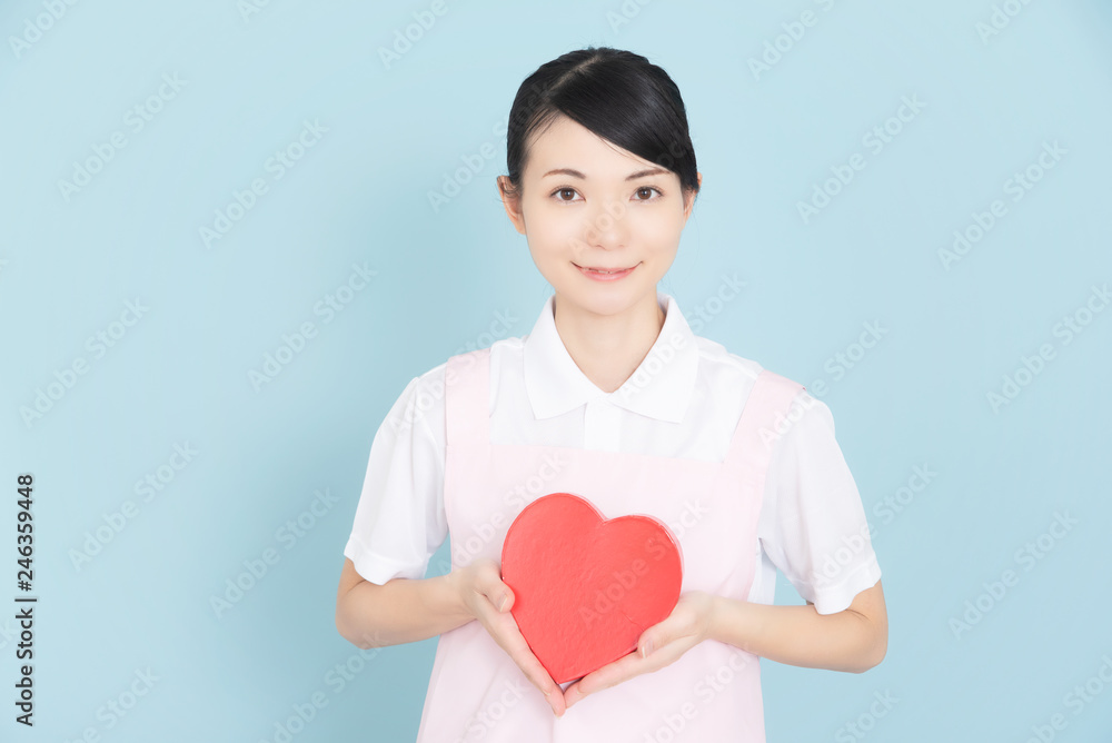 エプロンの女性 エプロンの女性