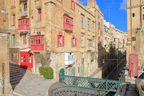 Fototapeta Naklejka Na Ścianę i Meble -  Picturesque streets of the old city of Valletta in Malta.