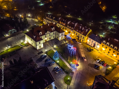 Fototapeta Naklejka Na Ścianę i Meble -  Sandomierz nocą świątecznie dron