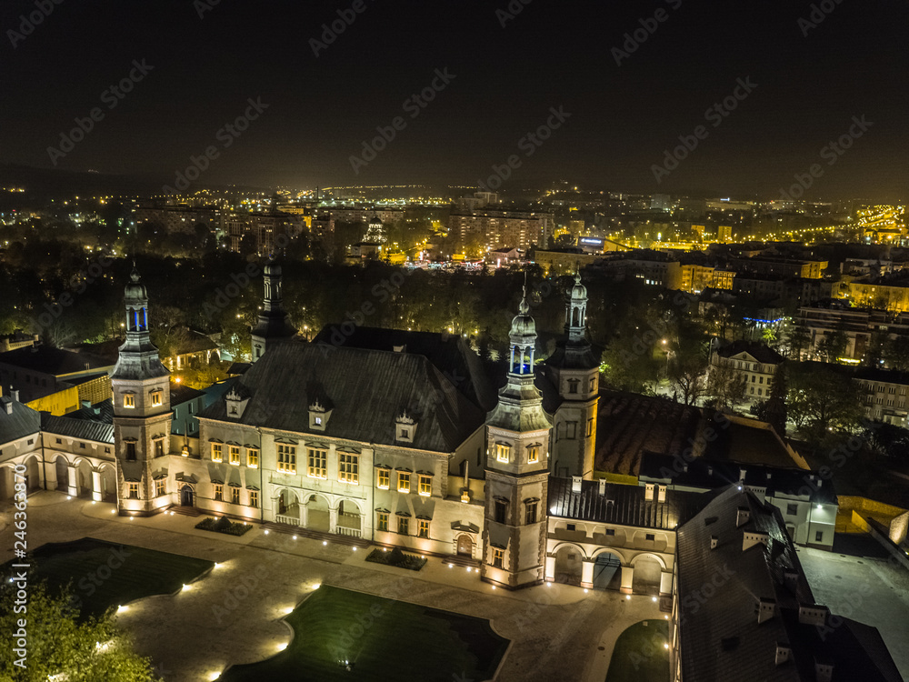 Muzeum Narodowe w Kielcach nocą dron
