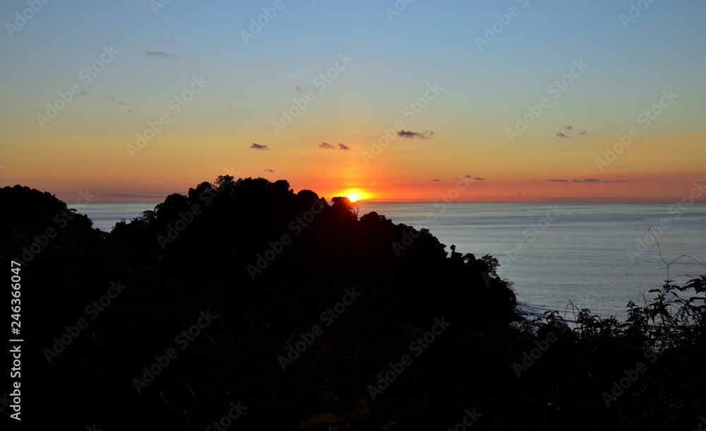 Sonnenuntergang an der Paziifischen Küste von Costa Rica