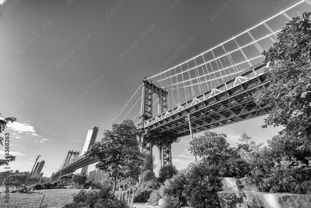 Fototapeta premium The second most famous bridge in New York, Manhattan Bridge