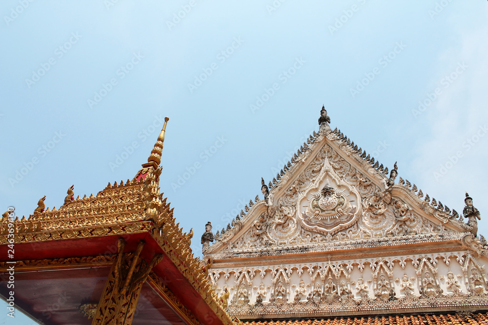 Fototapeta premium white temple pagoda
