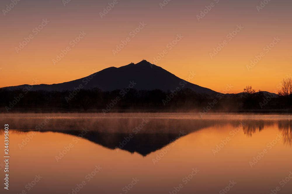 母小島遊水地から夜明けの筑波山