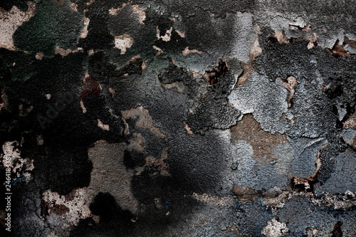 Φωτογραφία Old dark shelled wall