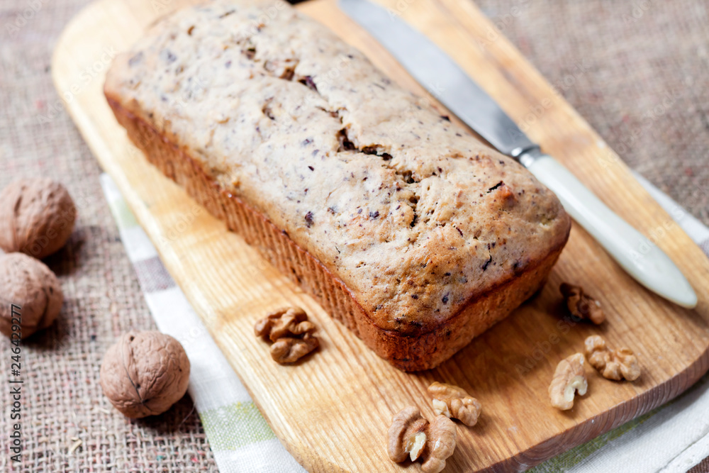 Banana cake with walnuts and dark chocolate Banana cake with walnuts and dark chocolate