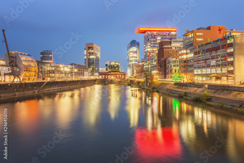 D  sseldorf Medienhafen bei Nacht