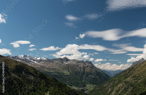 Fototapeta Naklejka Na Ścianę i Meble -  Alpen Landschaft in Italien Meran