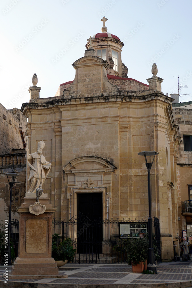 Obraz premium Kapelle und Statue St. Cataldus, Rabat, Malta