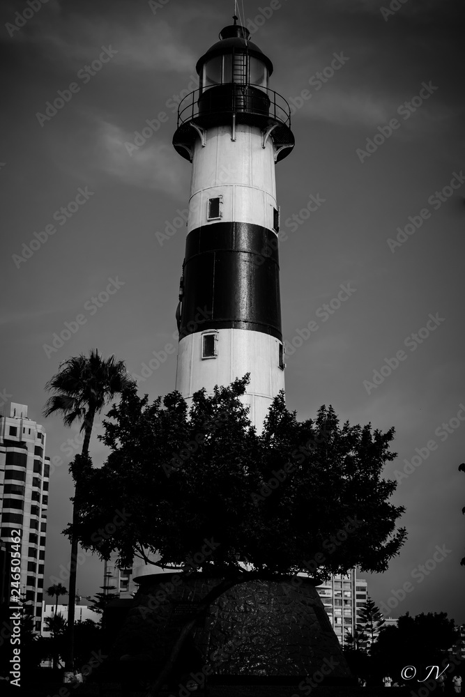 Faro en la ciudad Faro en la ciudad