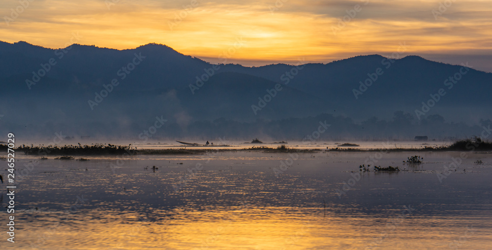 Fototapeta premium early morning sunrise on Lake Inle, Myanmar, Burma