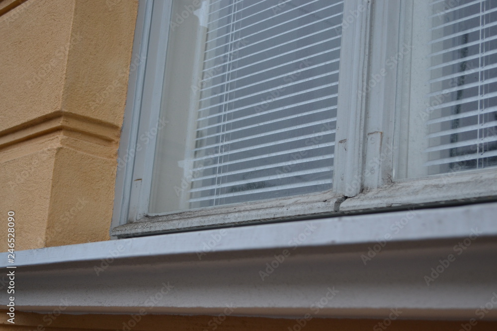 Fototapeta premium old wooden window white window blinds