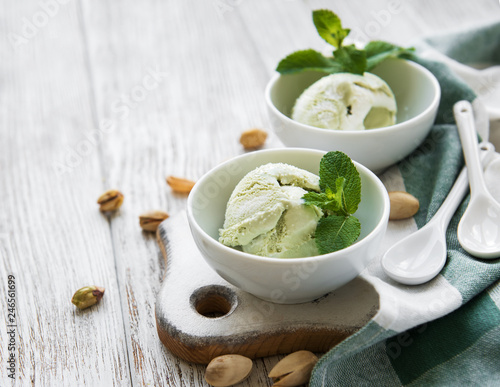 pistachio ice cream and mint