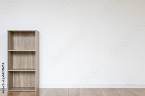 新築住宅の部屋と棚